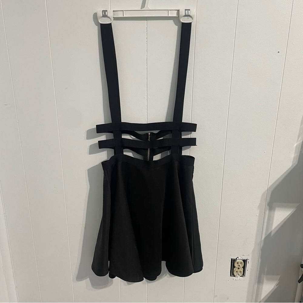 Women's Black Solid A-Line Suspender Skirt - Picture 3 of 7
